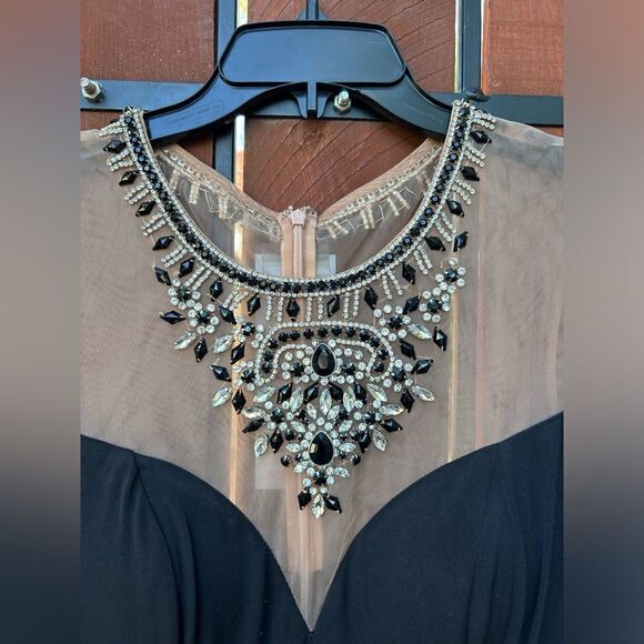 Jovani long sleeve jersey embellished illusion neckline gown size 8 Black NWT - Picture 6 of 11